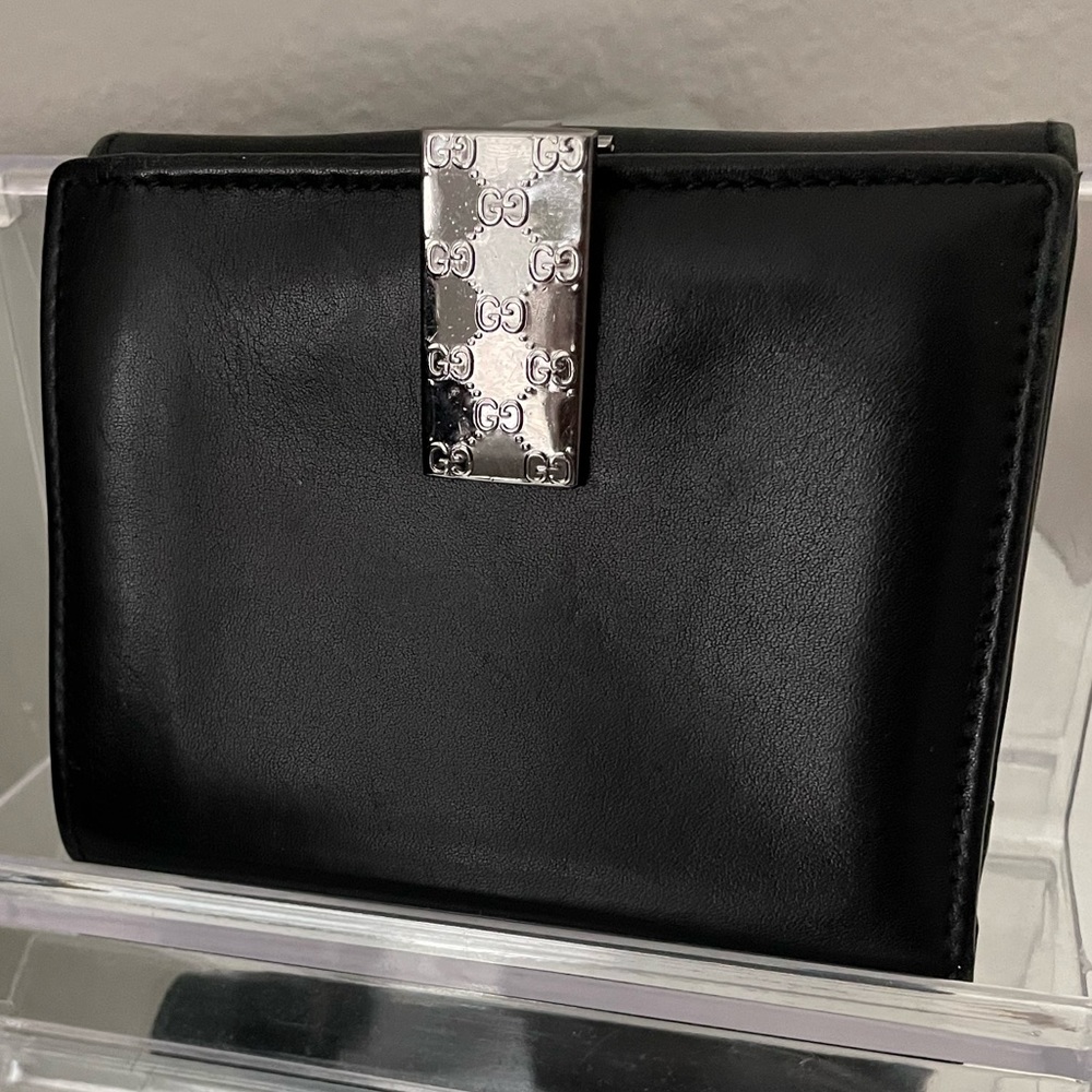 Vintagr Gucci GUCCISSIMA GG Leather featuring Silver buckle  bifold Wallet